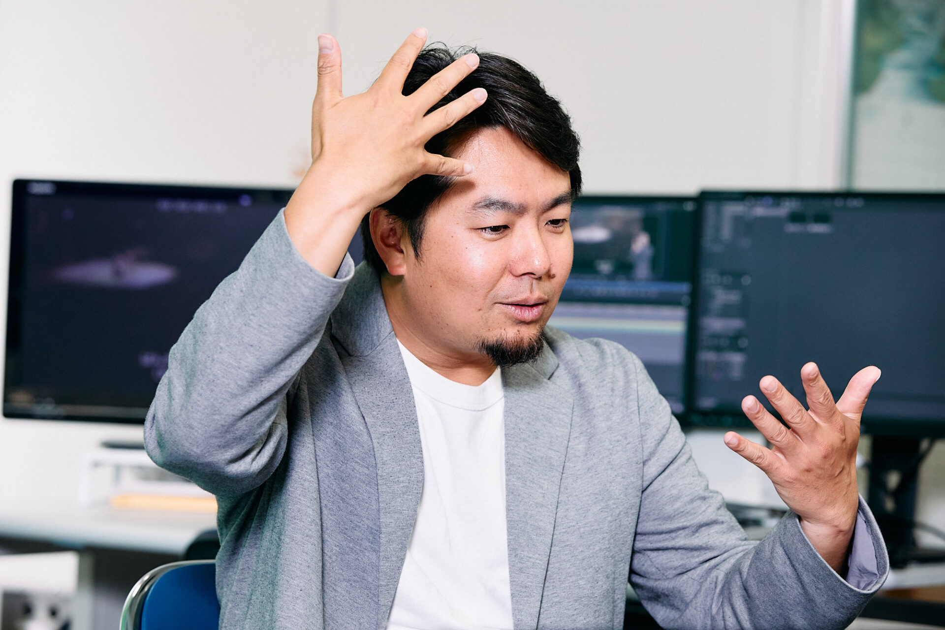 江副悟史さんが手話で話している